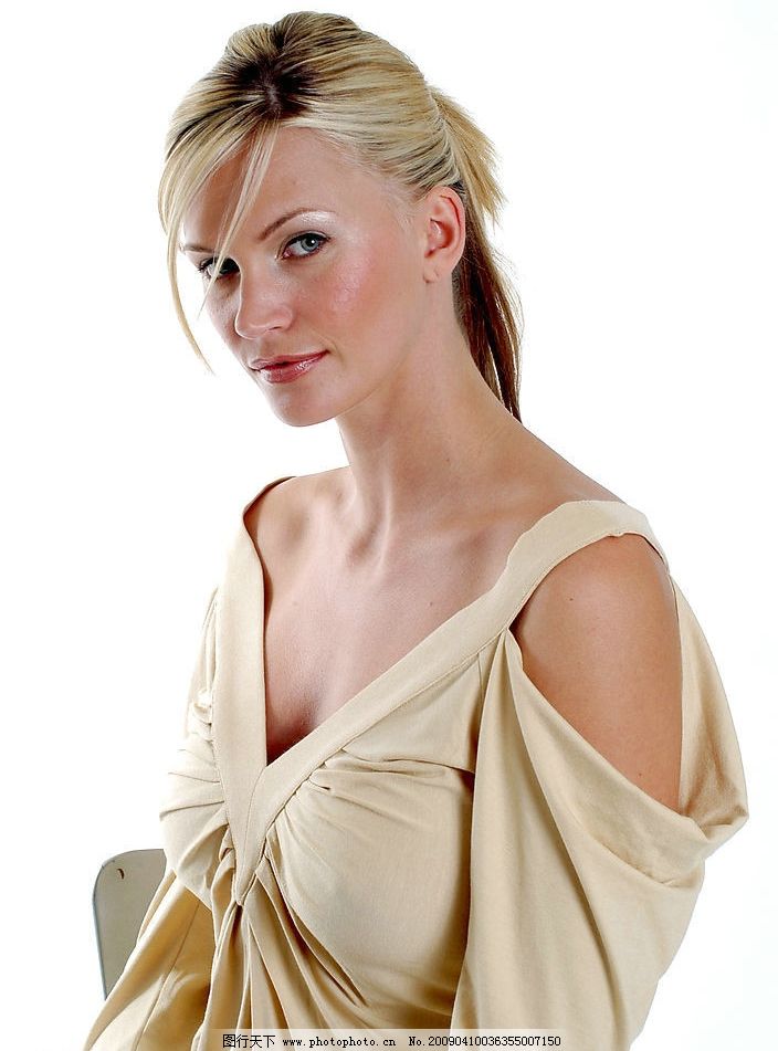 娜塔莎·亨斯屈奇图片