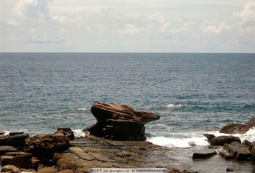青蛙石 旅游 景观 景象 天空 云彩 海洋 海岸 岩石 石块 旅游摄影