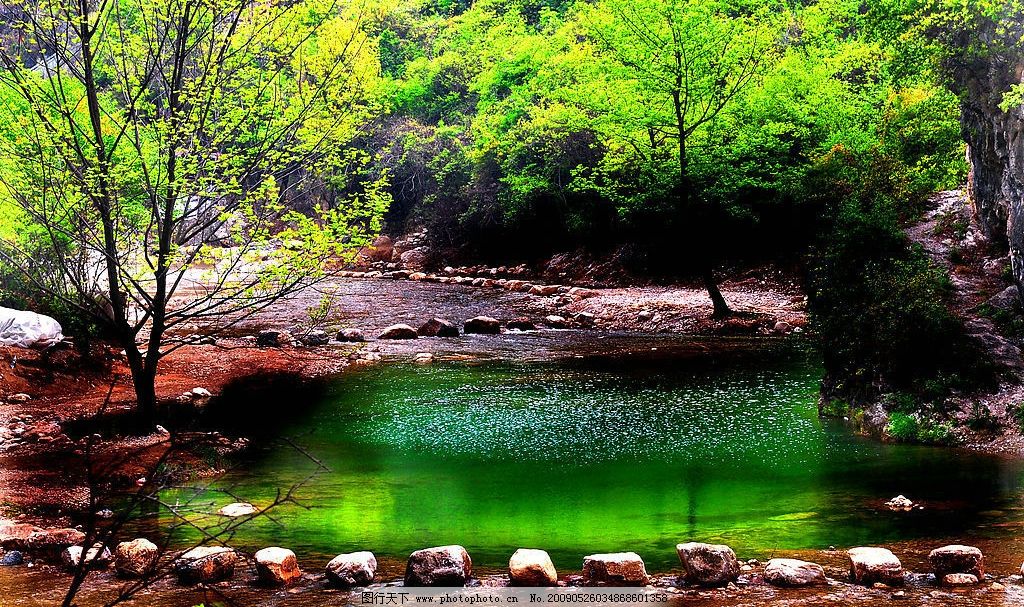 风景如画图片,绿树 碧水 一汪清泉 石凳 石头 树林-图行天下图库